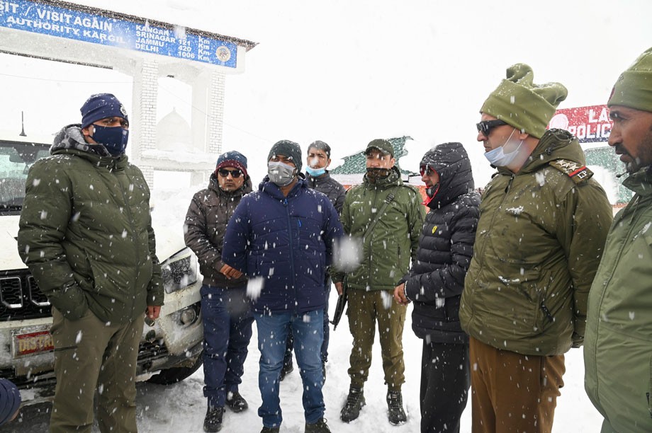 DC Kargil takes stock of preparations for opening of Zojila Pass