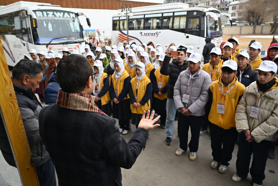 First batch of PM SHRI school students leaves Kargil for national exposure tour