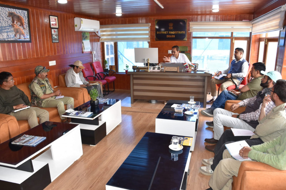 DC Drass reviews disaster preparedness, orders round-the-clock readiness