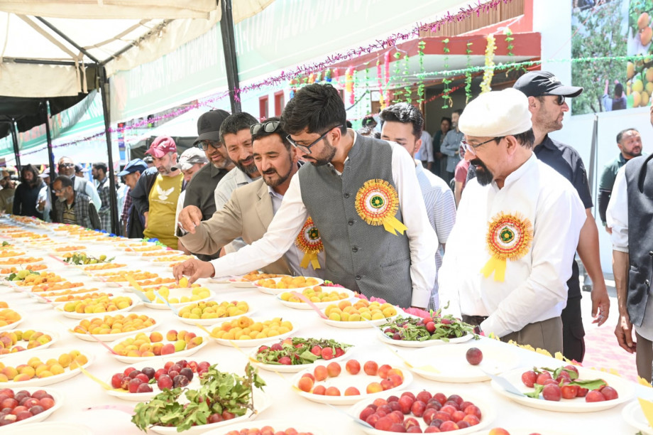 Kargil hosts Apricot exhibition to promote cultivation, processing, and export