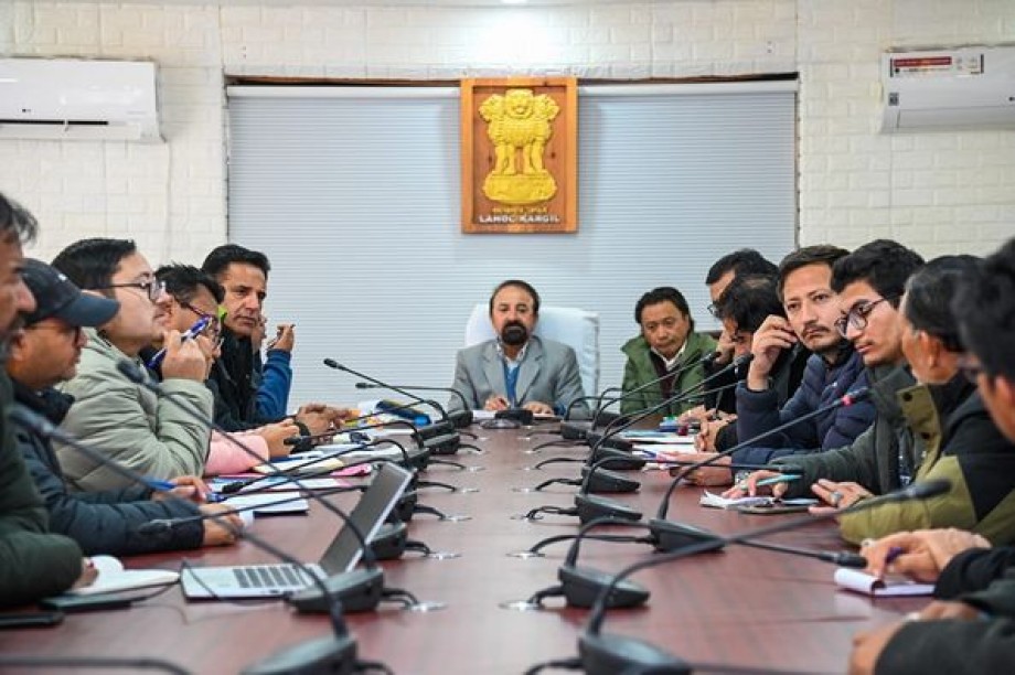 CEC, Kargil, discusses land compensation issues of Kargil- Zanskar National Highway 