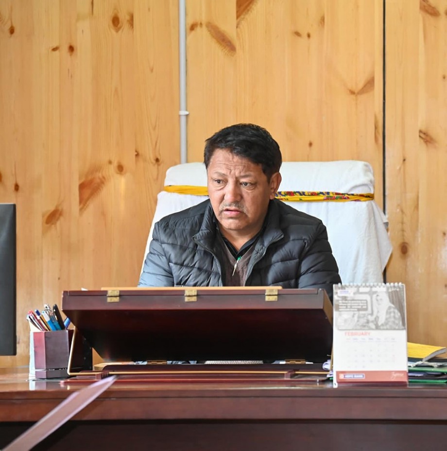 Meeting on resolving electricity issues in Kargil town, Shargole held