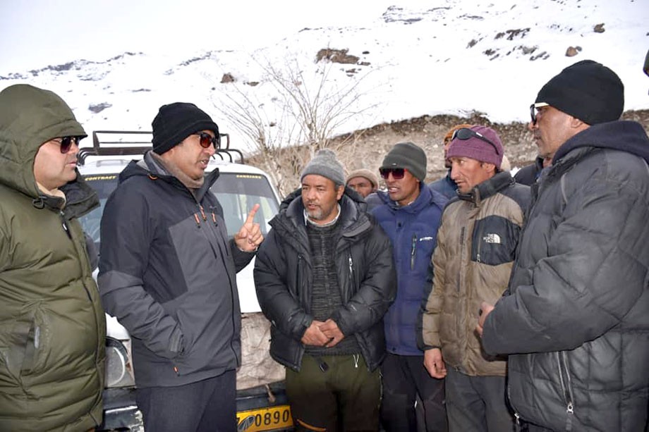 Baseer ul Haq Choudhary, DC Kargil tours Parkachik area