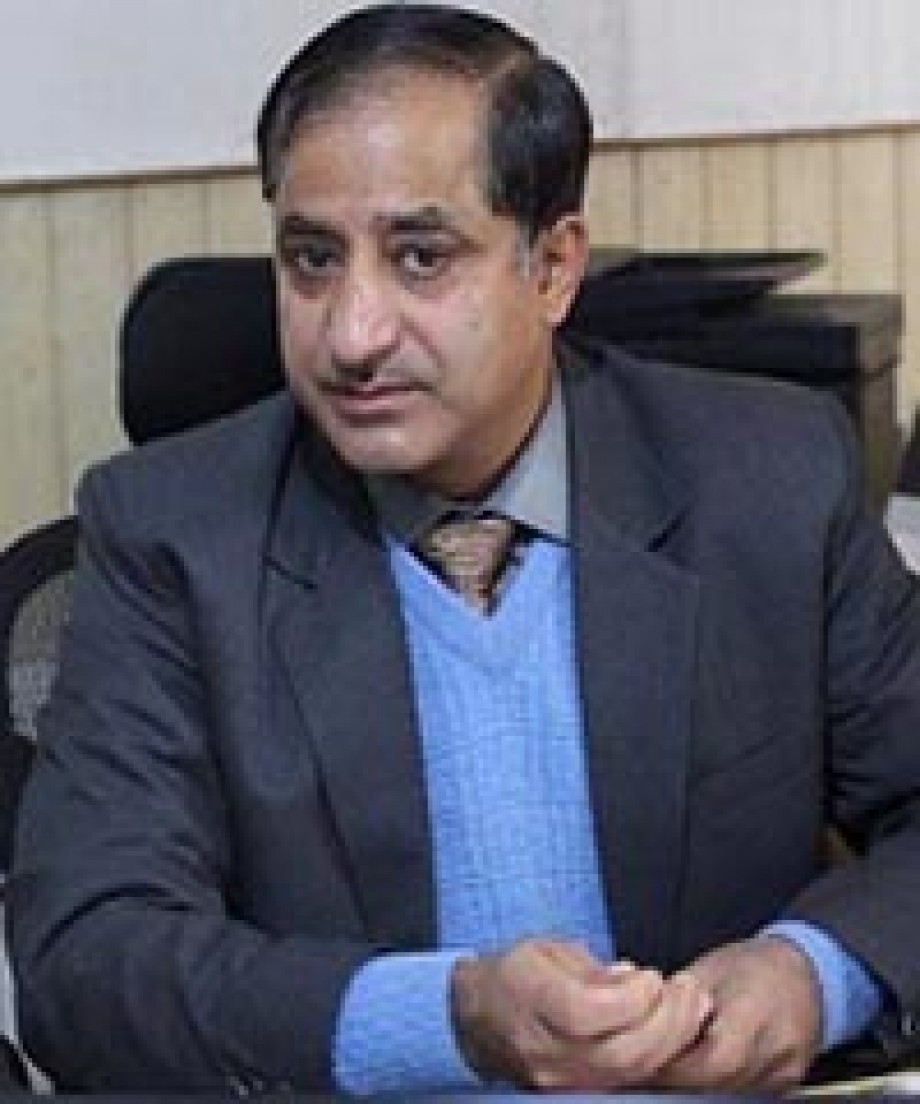 Director Horticulture reviews work of horticulture department in Leh