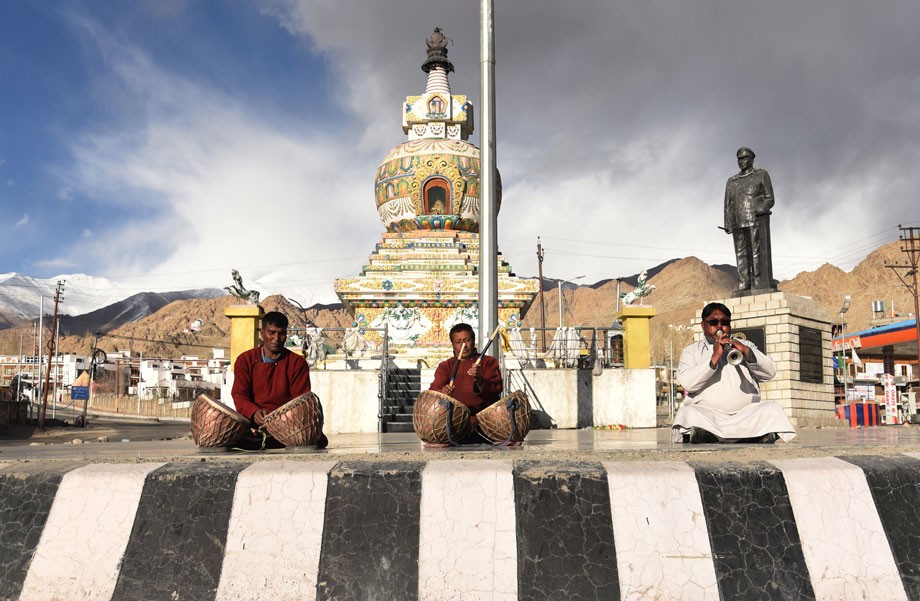 Janta curfew observed; traditional Ladakhi music played lauding front-line workers