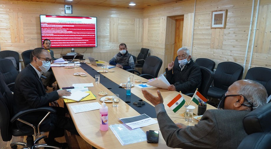 L-G Mathur discusses University of Ladakh functioning