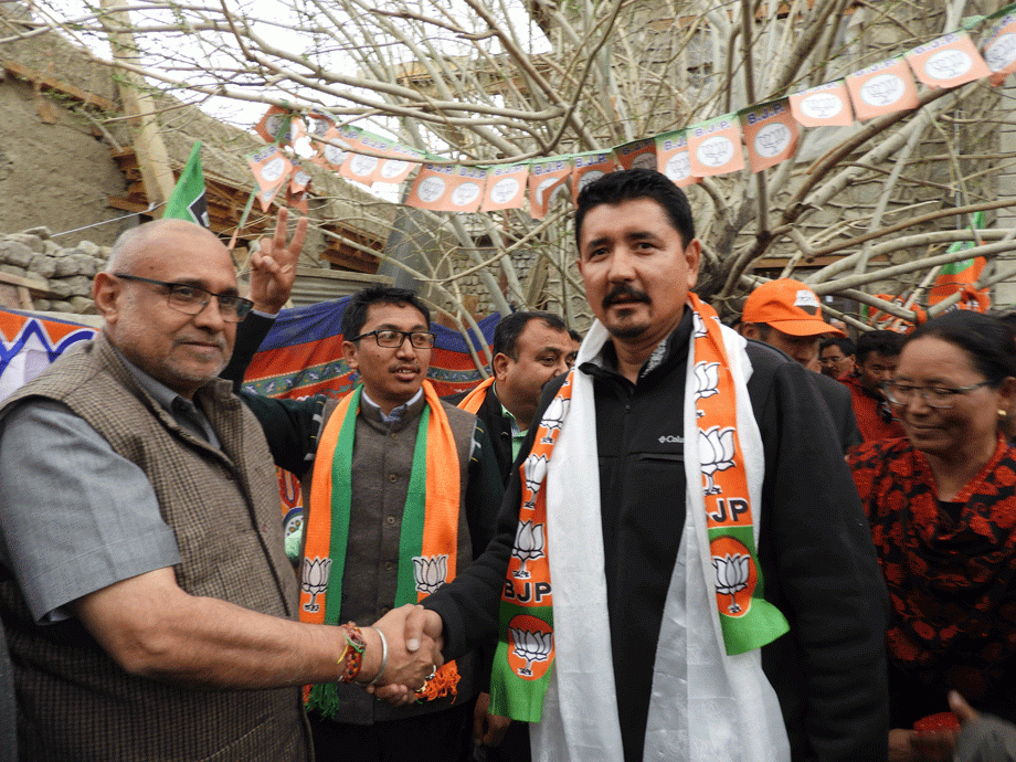 Leh PDP President, along with other members, joins BJP