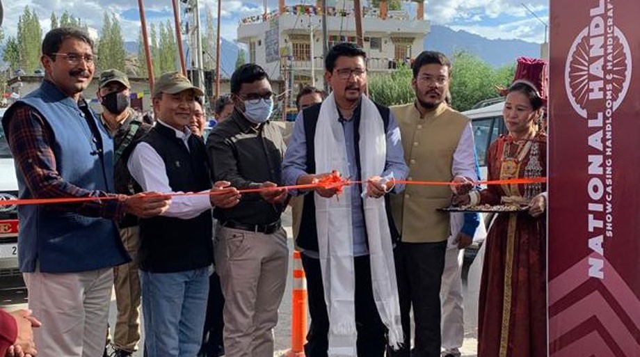 Ladakh celebrates 8th National Handloom Day