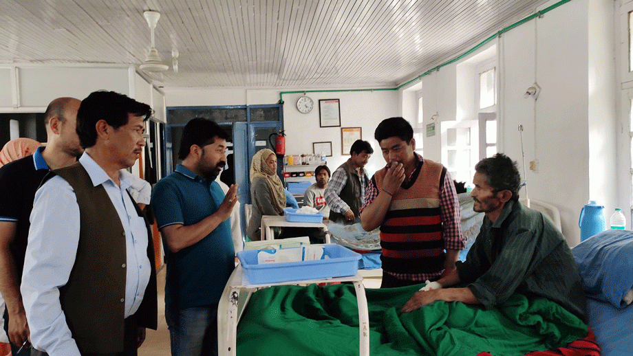 Acting CEC conducts surprise visit at District Hospital Kargil