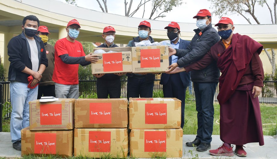 Live to Love donates 500 Oxygen disposal masks to COVID hospitals of Leh