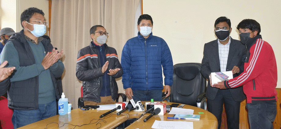 Ladakh administration e-inaugurates YounTab scheme 