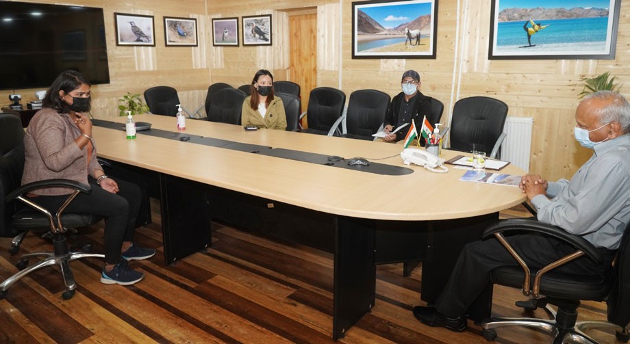 Delegation from Organiko meets LG Mathur