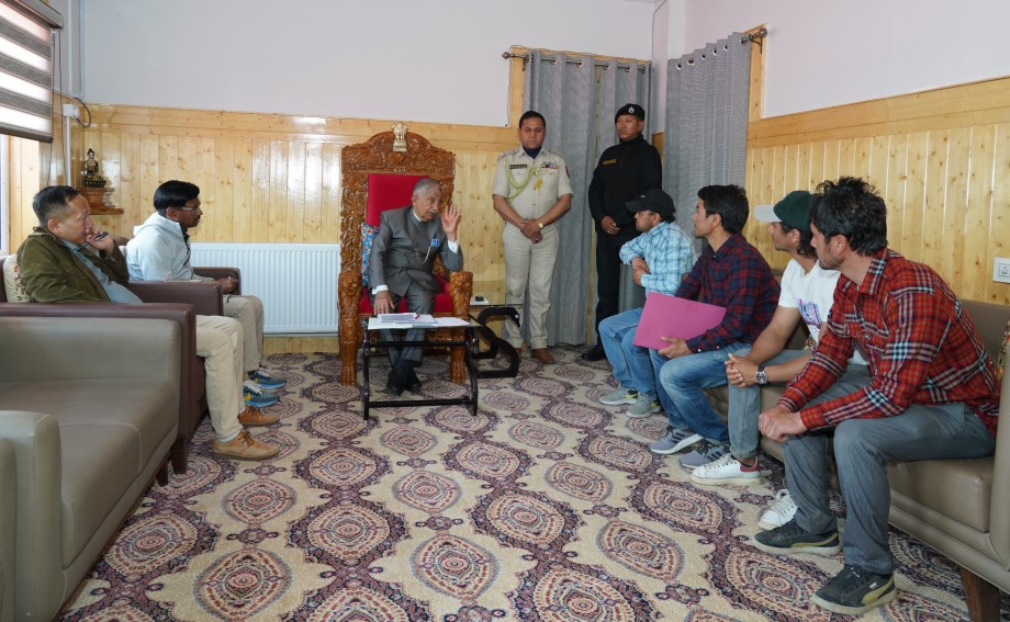 Outsourced pharmacists from Kargil meets L-G for contract extension