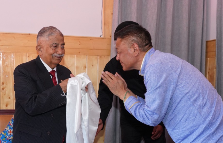 Sikyong Penpa Tsering leads delegation to meet Ladakh's L-G on Tibetan development projects 