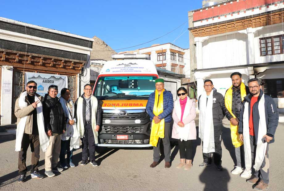 SAMAARAMBH Foundation hands over ambulance to medical centre, Hanle