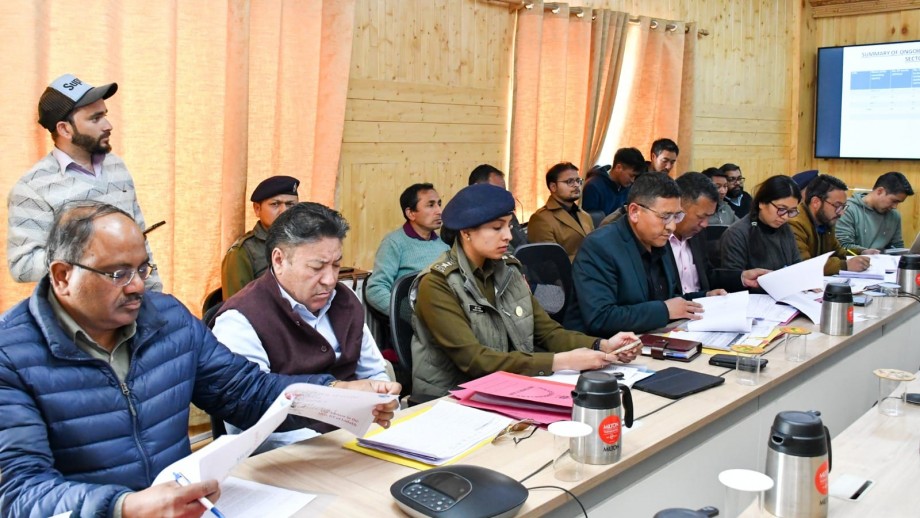 Advisor chairs review meeting on police dept’s fund expenditure