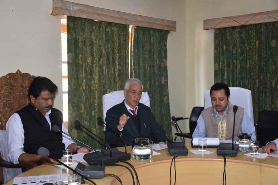 VC, Ladakh  University,  holds meeting with CEC, DC Kargil