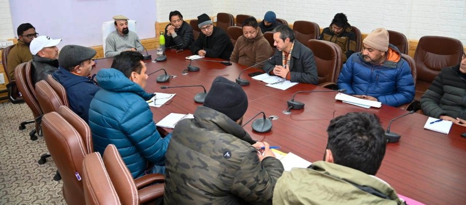 CEC reviews redevelopment projects for Baroo and Kargil town