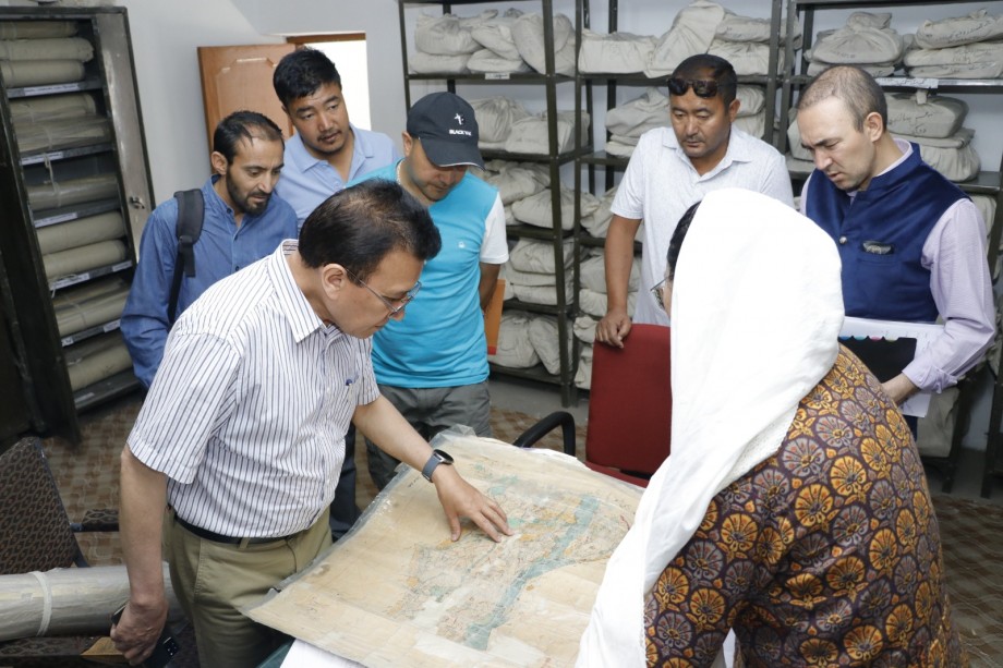 Commissioner/Secretary, Tourism & Culture reviews ongoing construction work of Archives, Archaeology & Museums building in Leh