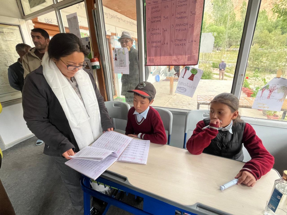 Deputy Commissioner Sham visits Skindiyang village, reviews development issues